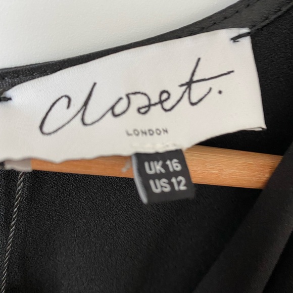 Closet London wrap front pleated midi skater dress in black ASOS - Picture 9 of 9